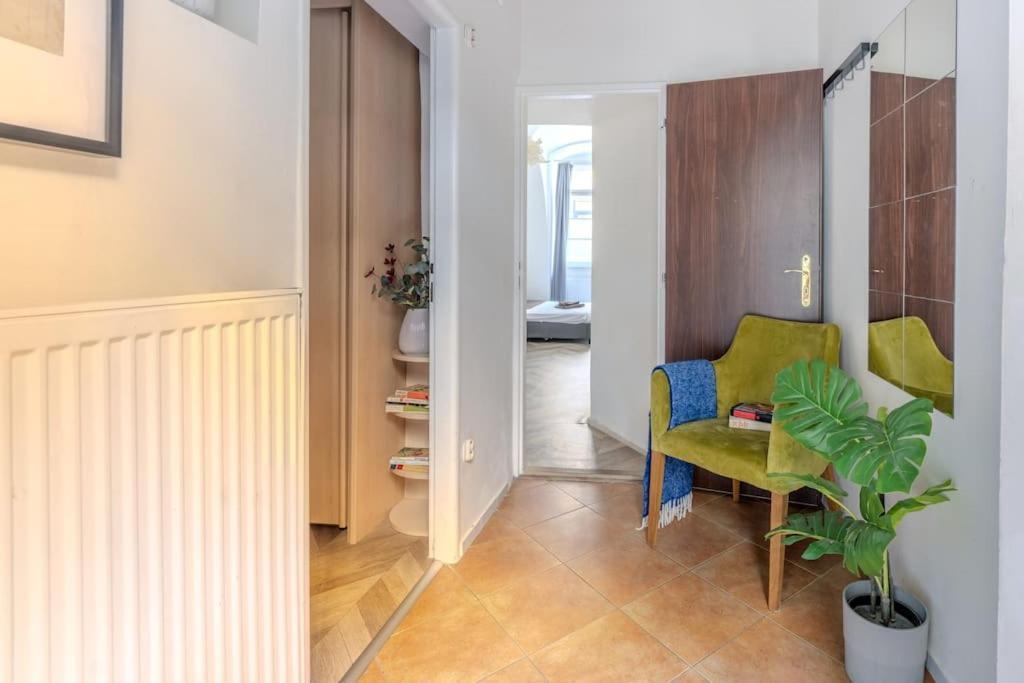 Beautiful New Town Apartment Praag Buitenkant foto