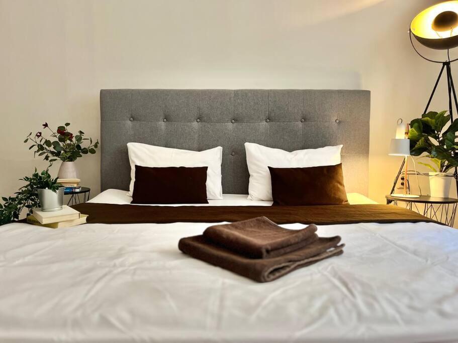 Beautiful New Town Apartment Praag Buitenkant foto